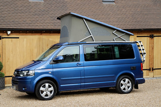 Tough Blue VW T5 2.5 TDI California Camperbus with lifting roof from €84  p.d. - Goboony